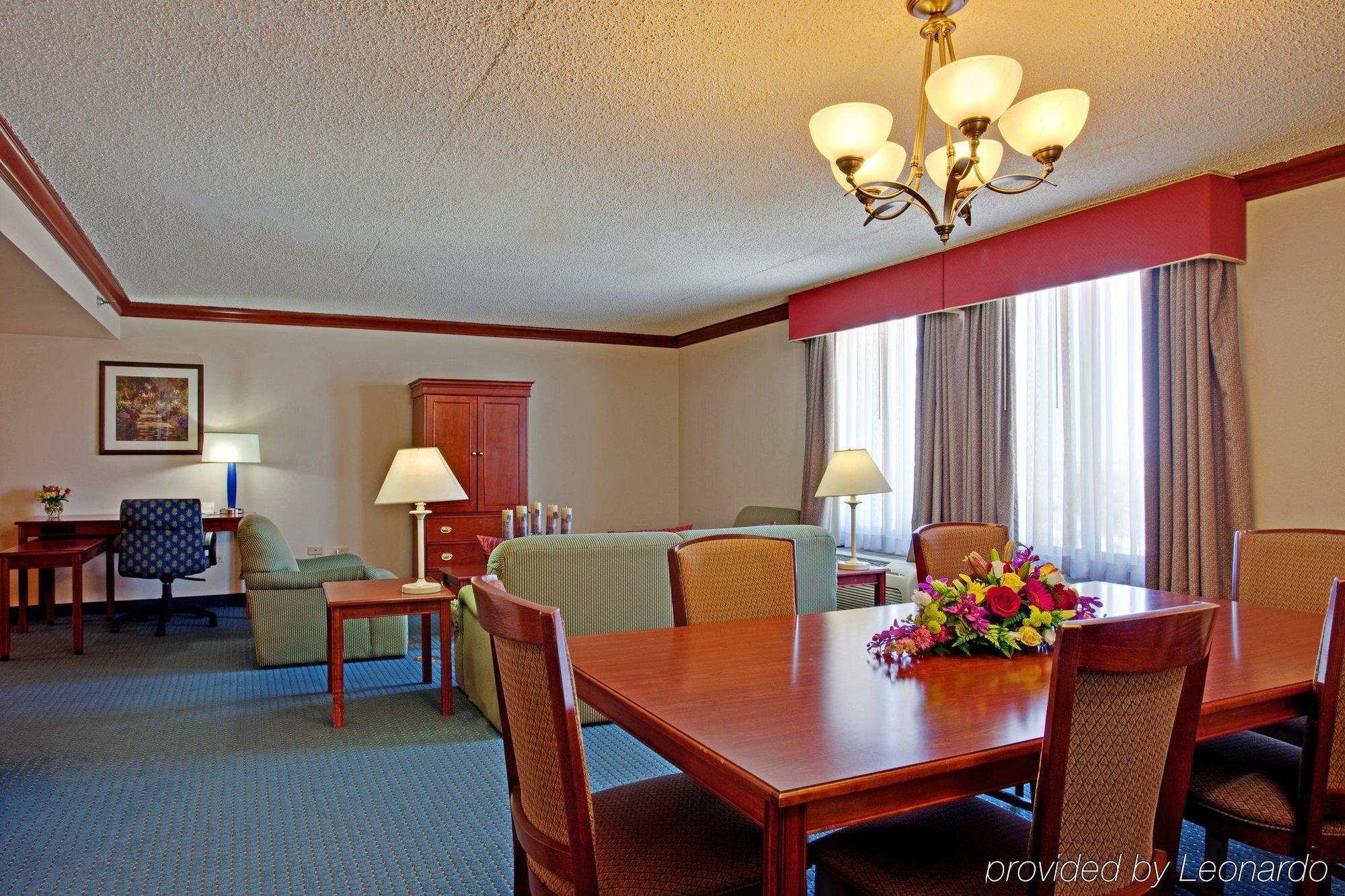 Holiday Inn La Mirada Buena Park By Ihg Номер фото